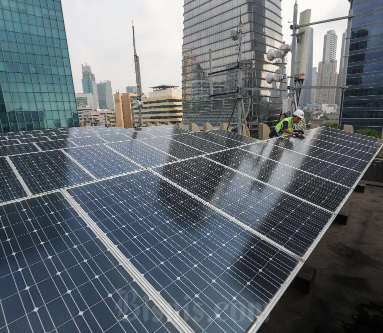 Kesiapan Industri Panel Surya RI Menangkap Peluang Proyek PLTS 100 GW